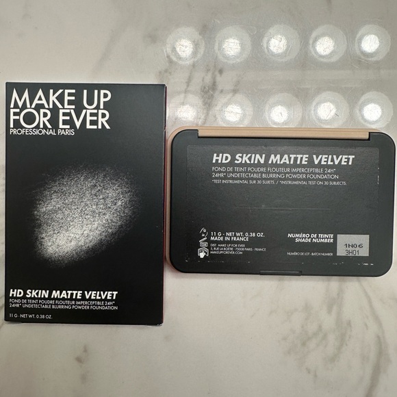 Make up for ever foundation - Picture 3 of 3